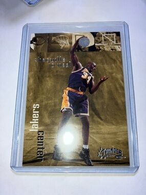 1998 Skybox Shaquille ONeal Los Angeles Lakers Basketball Card NM+ Rare